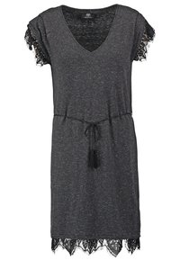 Robe gris foncé avec un décolleté en V, manches courtes avec finition en dentelle, taille à cordon réglable et détail de ourlet en dentelle. Texture douce.