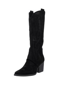 Botas de vaquero de ante negro con diseño perforado, puntera puntiaguda y tacón cuadrado. Presenta costuras decorativas y caña alta.