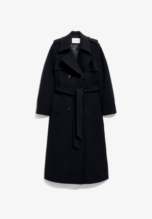 Tume tumesinine villane kauboi mantel, millel on vööga talje, suured kraed ja õlavarre epauletid. Pikad varrukad nupuga aksessuaaridega.