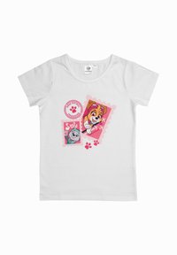 T-shirt bianco a maniche corte con una grafica che presenta personaggi dei cartoni animati all'interno di design a timbro rosa e accenti di impronte di zampe.