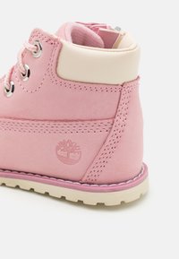 Timberland POKEY PINE MID LACE UP WITH ZIP BOOT UNISEX - Bottines à lacets - pink nectar