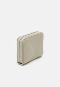 Calvin Klein QUILT MEDIUM ZIP AROUND WALLET - Portemonnee - stoney beige