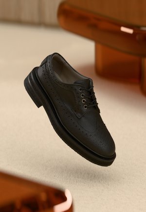 ESCHER - Stringate - black