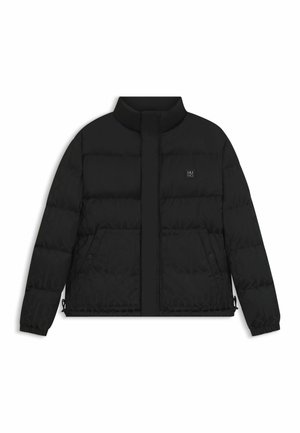 Giacca a vento nera con colletto alto, zip frontale e due tasche laterali. Presenta polsini a coste e orlo regolabile. Dettaglio del logo discreto.