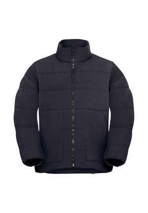 Giacca puffer blu scuro con colletto alto, chiusura frontale con zip e due grandi tasche. Presenta sezioni trapuntate e una finitura morbida.