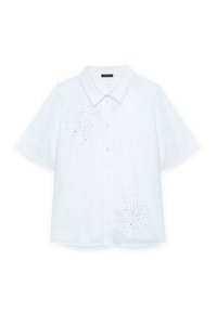 Camicia bianca a maniche corte con chiusura a bottoni, caratterizzata da ricami decorativi di colori e dimensioni variabili sul lato sinistro in basso.