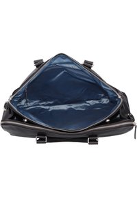 Borsa in pelle nera con apertura con zip, dotata di fodera interna blu e scomparti. Texture liscia e accenti in hardware argentato robusti.