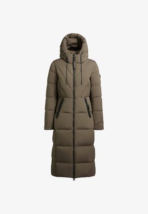 Cappotto imbottito verde oliva con cappuccio, caratterizzato da una lunghezza lunga, un motivo a coste verticali, zip frontale e due tasche laterali con zip.