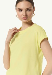 comma casual identity - T-shirt basic