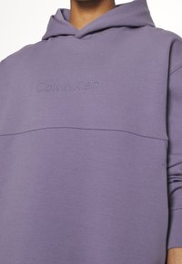 Calvin Klein Felpa con cappuccio - purple