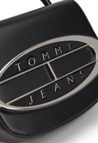 Tommy Jeans ORIGIN CROSSOVER - Handbag - black