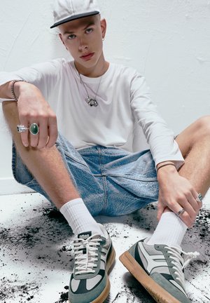 Sneaker low - grey