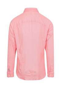 Lange mouwen shirt in lichtroze stof, met een klassieke kraag, knoopmanchetten en een textuurafwerking met subtiele lijnpatronen.
