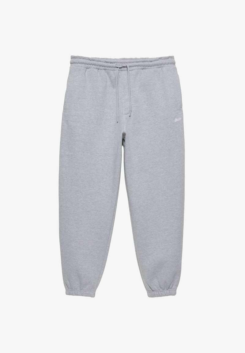 Pantalon de survêtement gris clair avec taille élastique et cordon, jambes fuselées avec poignets élastiques, et petit logo blanc sur la hanche droite.