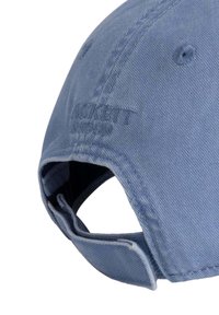 Gorra de béisbol de algodón azul con detalles cosidos, visera curvada, agujeros de ventilación y respaldo ajustable.