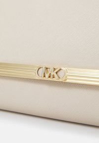 MICHAEL Michael Kors MONA  - Clutch - light cream