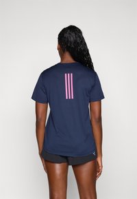 adidas Performance BER25 AOP TEE - Camiseta deportiva - collegiate navy