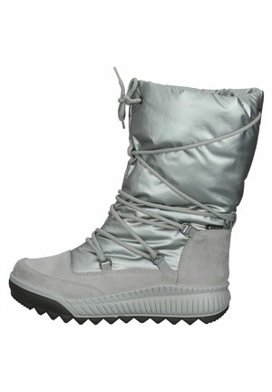 Grå vandtæt støvle med en skinnende overdel i syntetisk materiale og suede detaljer, snørebånd, og en robust sål med mønster.