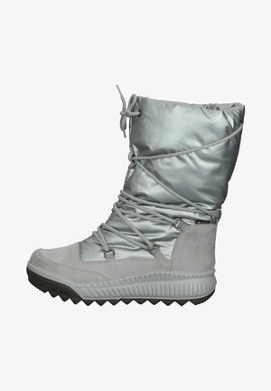 Grå vandtæt støvle med en skinnende overdel i syntetisk materiale og suede detaljer, snørebånd, og en robust sål med mønster.