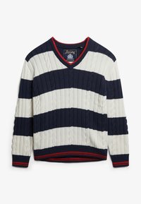 Sweter w paski w kolorze granatowym i kremowym z dekoltem w kształcie V, o strukturze warkoczowej, z prążkowanymi mankietami i dołem, z czerwonym akcentem przy kołnierzu i na dole.