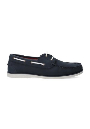 Marineblaue Lederbootsschuhe mit weißen Schnürsenkeln, kontrastierender weißer Sohle, Nähdetails und einem runden Zehenbereich.