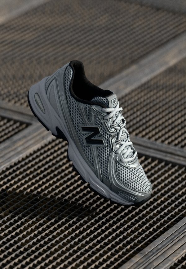 U740 UNISEX - Trainers2