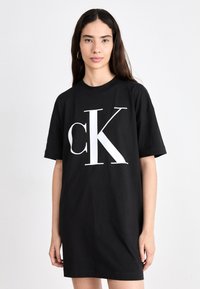 Calvin Klein Jeans BOLD BOYFRIEND DRESS - Trikotāžas kleita - black/white