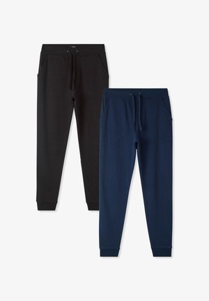 Due paia di pantaloni jogger, uno nero e uno blu navy, entrambi con coulisse in vita e tasche laterali, disposti piatti uno accanto all'altro.