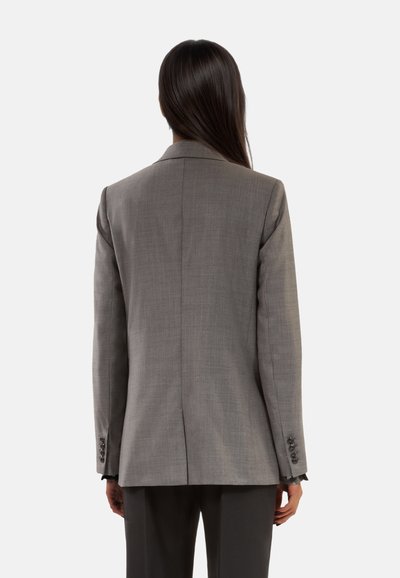 Grau maßgeschneiderter Blazer mit strukturiertem Design, Reverskragen, Schlitz hinten und Zwei-Knopf-Manchette, aus einem strukturierten Stoff gefertigt.