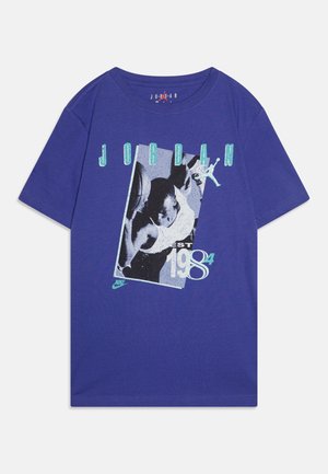 RETRO 1984 TEE - Nyomott mintás póló - purple commet