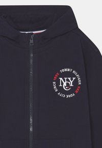 Tommy Hilfiger TIMELESS ZIP THROUGH - Jersey con capucha - desert sky