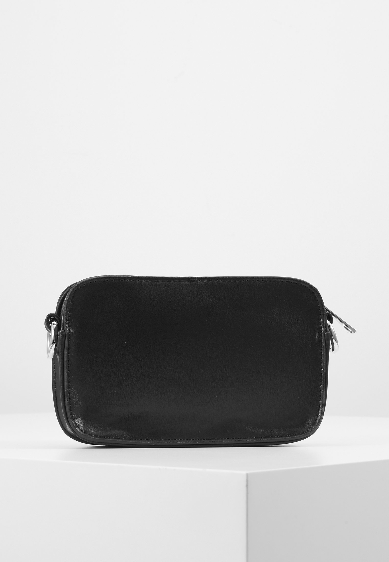 Pieces PCEMSA CROSS BODY Skulderveske blacksilver Pieces PCREV CROSS BODY Håndveske blacksilver Zalando.no