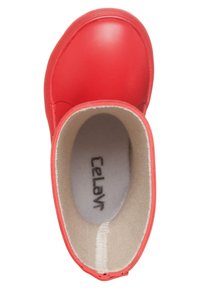 Bottine en caoutchouc rouge avec un extérieur lisse et une doublure intérieure beige contrastante. Présente un bout arrondi et un logo de marque embossé à l'intérieur.