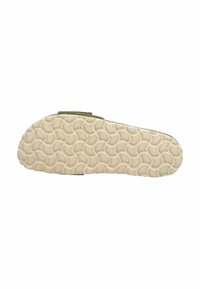 Zapato verde con una suela de goma texturizada que presenta patrones circulares. La parte superior está hecha de tela con un diseño plano y una correa ajustable.