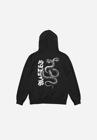 Sudadera negra con un diseño de serpiente blanca de dos cabezas y texto estilizado. Fabricada en material suave y con un bolsillo tipo canguro en la parte frontal.