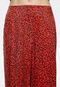 Bimba Y Lola Kelnės - animalspots rojo