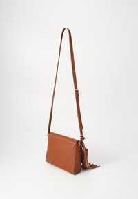 Anna Field LEATHER - Torba čez telo - cognac