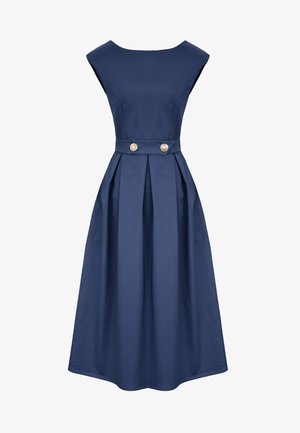 Granatowa sukienka A-line z teksturowanej tkaniny, z dekoltem w kształcie łódki, krótkimi rękawkami i dwoma złotymi guzikami na biodrach.