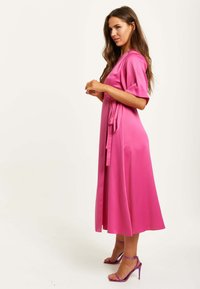 Liquorish WITH KIMONO SLEEVES - Day dress - pink