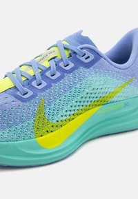 Nike Performance PEGASUS PLUS - Hardloopschoenen voor op de weg - royal pulse/cyber/green frost/black