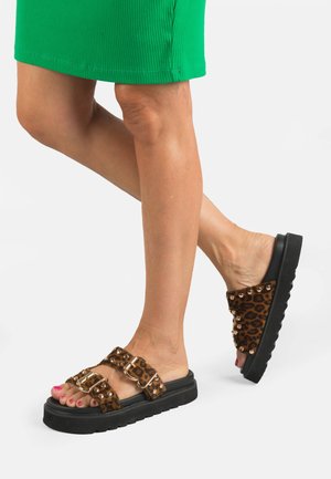 mule leopard femme