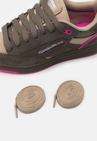 Reebok Classic Chaussures de skate - beige