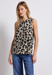 Street One - Top