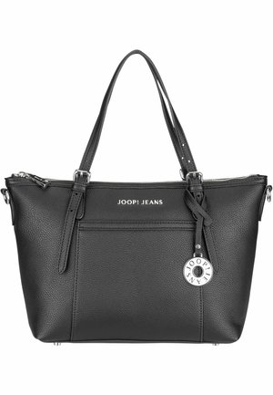 Borsa a mano in pelle nera con texture a ciottoli, manici superiori doppi, una tasca con zip frontale e un'etichetta rotonda con logo, dotata di accessori in tonalità argento.