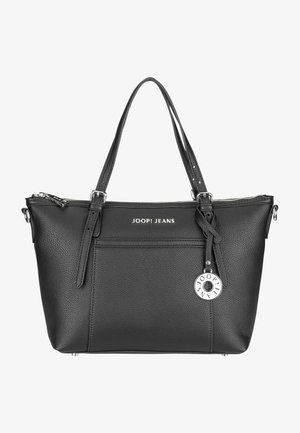 Borsa a mano in pelle nera con texture a ciottoli, manici superiori doppi, una tasca con zip frontale e un'etichetta rotonda con logo, dotata di accessori in tonalità argento.