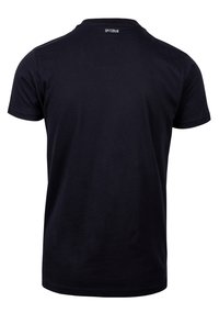 Schwarzes Baumwoll-T-Shirt mit normaler Passform, kurzen Ärmeln und Rundhalsausschnitt. Mit "SPITZBUB"-Logo in Weiß im Nackenbereich aufgedruckt.