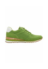 Baskets en daim vert avec un design perforé, des accents blancs et une semelle à motif de liège. Elles disposent d'un système de laçage et d'une semelle zigzag.