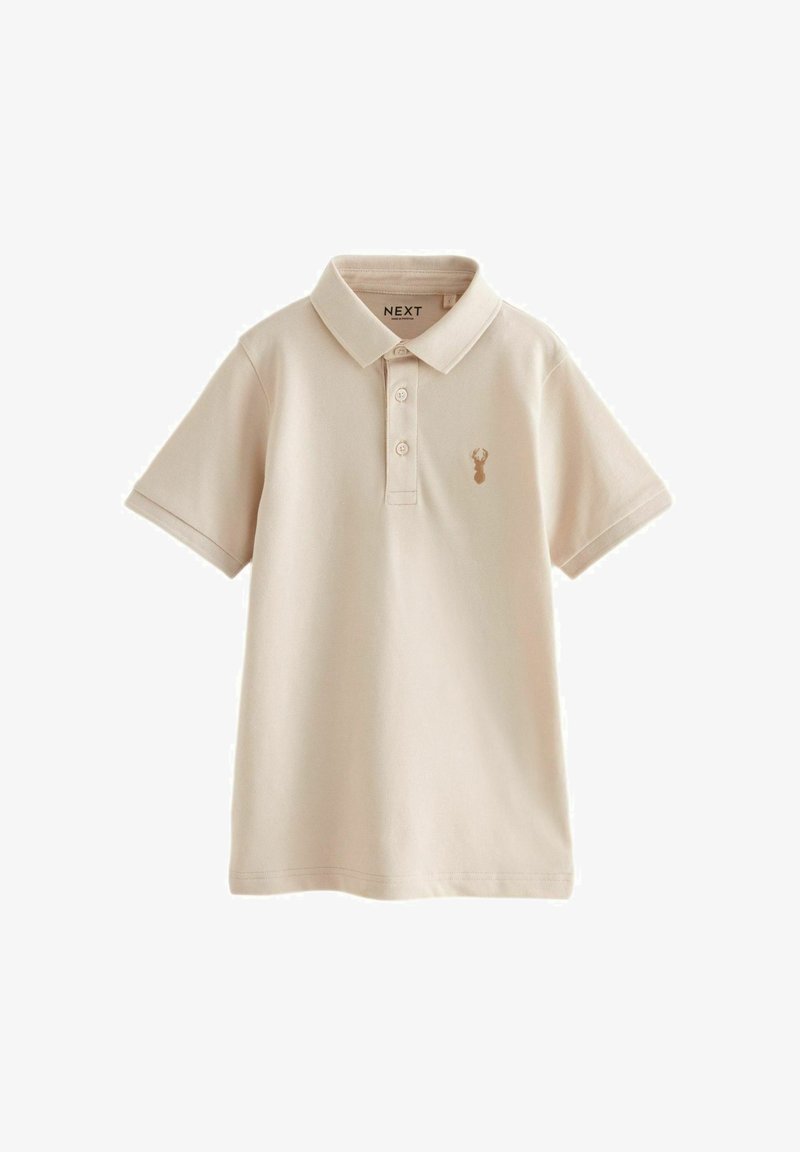 Bežová polo košeľa vyrobená z bavlny, so golierom, dvoma gombíkmi a malým homárom na ľavej strane hrudníka.