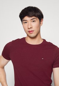 Tommy Hilfiger T-shirt básica - deep rouge