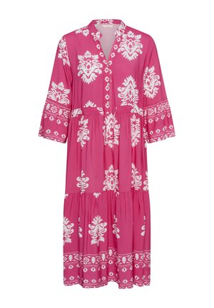 Rosa Midikleid mit weißem Blumen-Damastmuster, langen Ärmeln, V-Ausschnitt und gestuftem Rock.